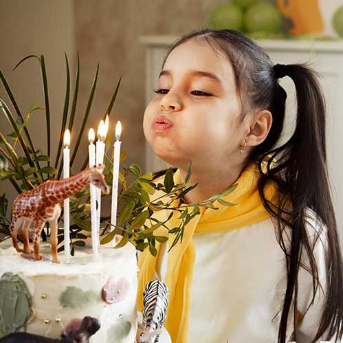 <b>Birthday celebrations</b><br>
Celebrate with fun, customizable menus — from street-style snacks to grand buffets. Our decor team also sets up attractive party tables, themed backdrops, and lighting.